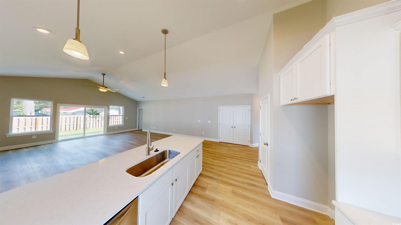 1068 Moen Loop Photo 11