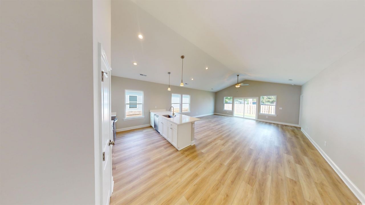 1064 Moen Loop Photo 6