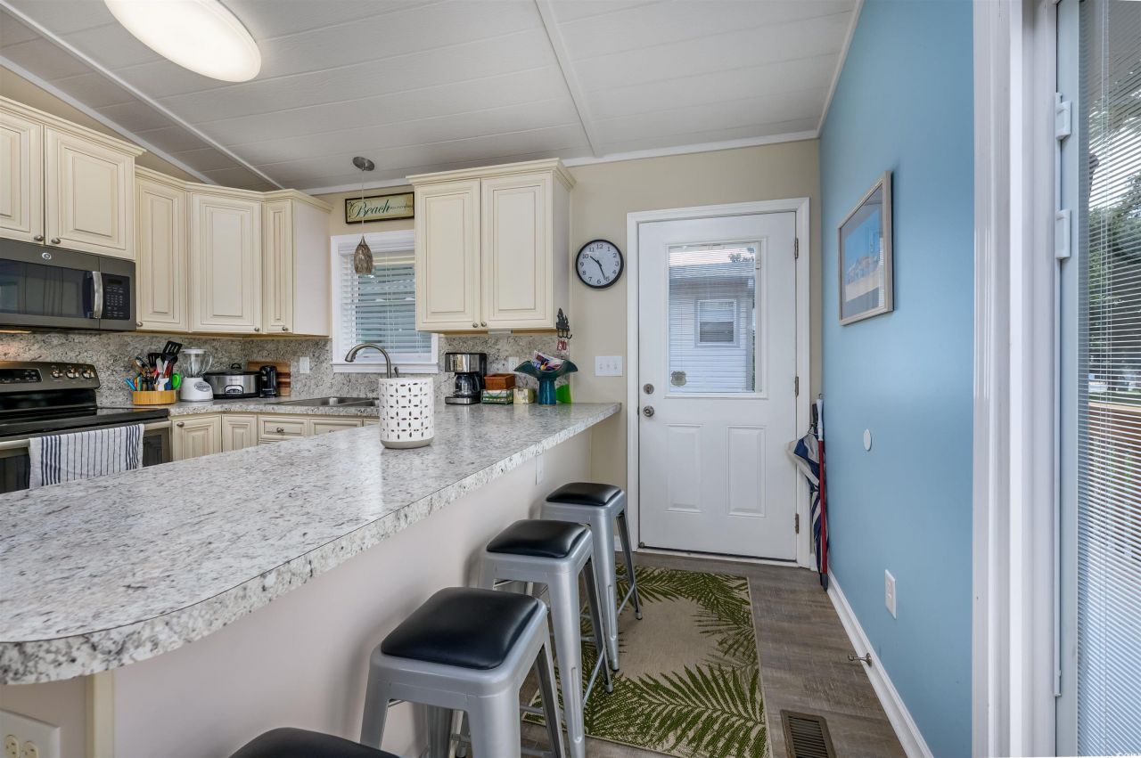 1307 Holly Dr. Photo 2