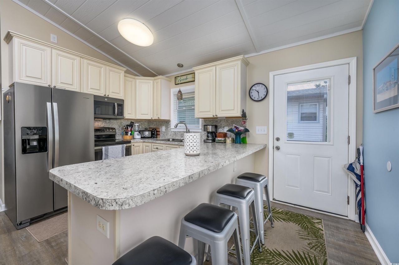 1307 Holly Dr. Photo 3