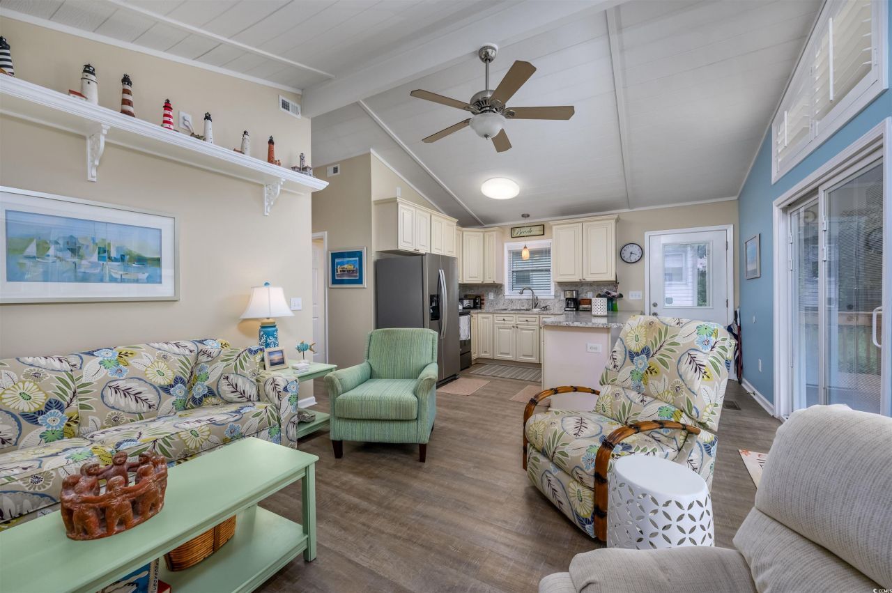 1307 Holly Dr. Photo 5