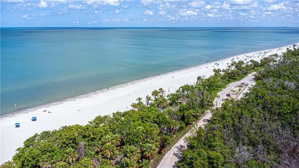 25 Bluebill Ave, Unit 301, Naples, FL 34108 Photo