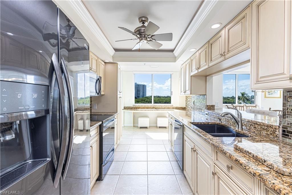 25 Bluebill Ave, Unit 301, Naples, FL 34108 Photo