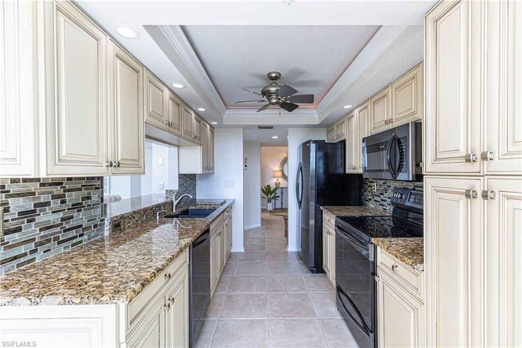 25 Bluebill Ave, Unit 301, Naples, FL 34108 Photo
