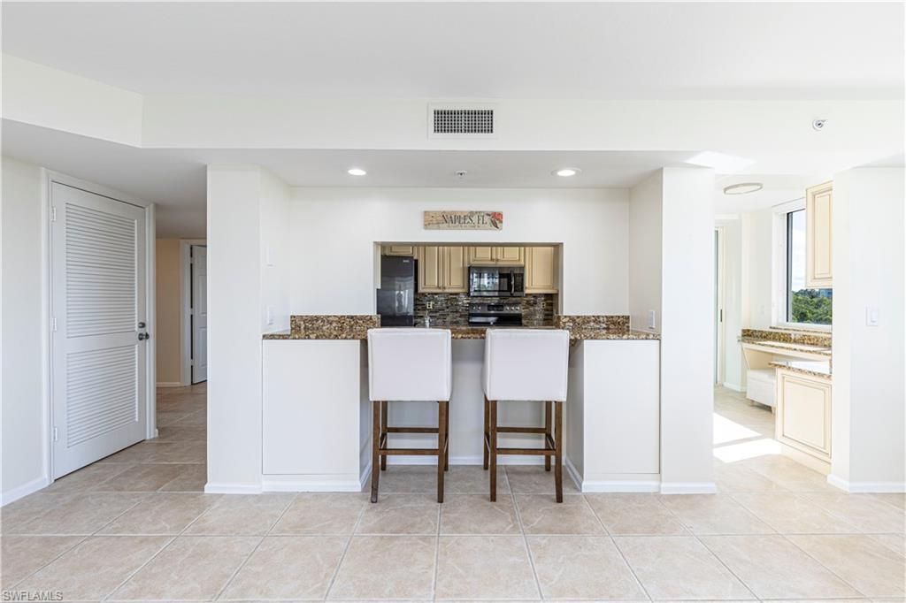 25 Bluebill Ave, Unit 301, Naples, FL 34108 Photo