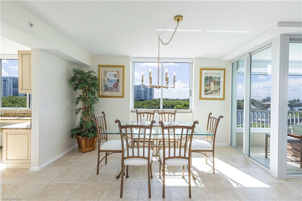 25 Bluebill Ave, Unit 301, Naples, FL 34108 Photo