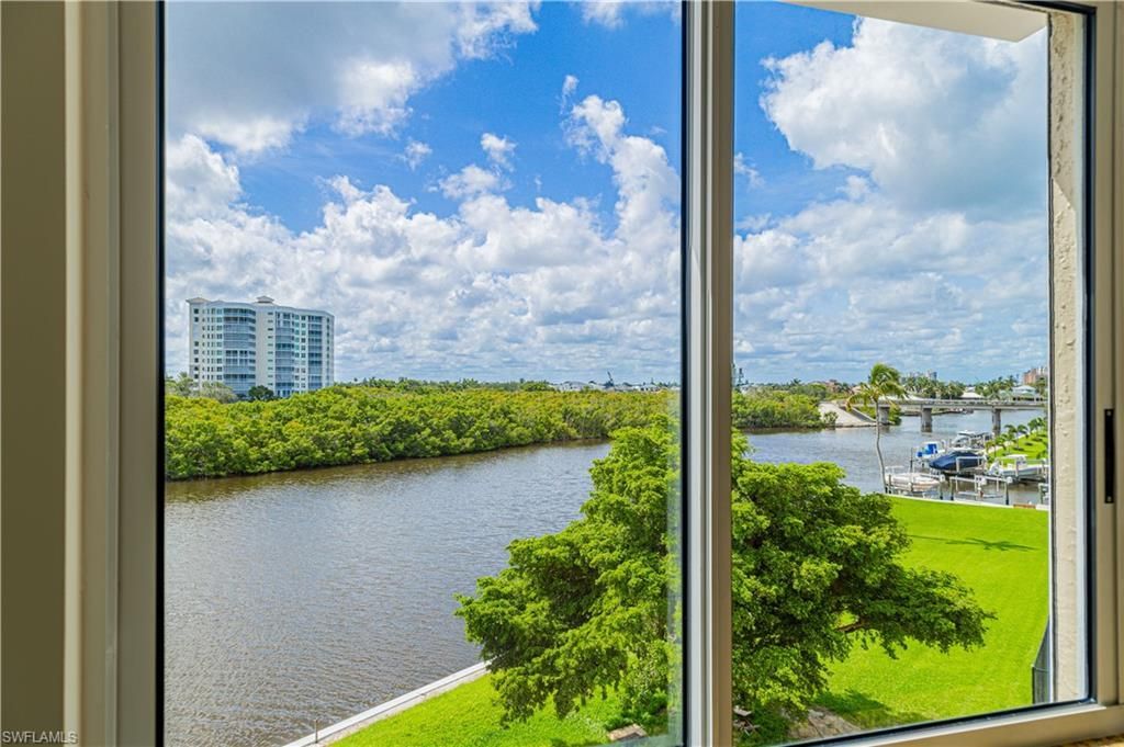25 Bluebill Ave, Unit 301, Naples, FL 34108 Photo