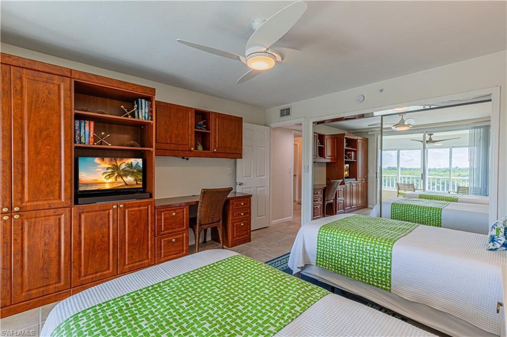 25 Bluebill Ave, Unit 301, Naples, FL 34108 Photo