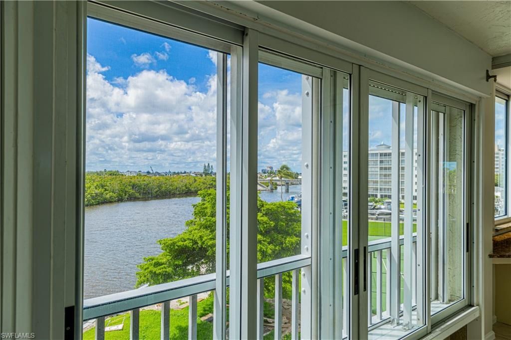 25 Bluebill Ave, Unit 301, Naples, FL 34108 Photo