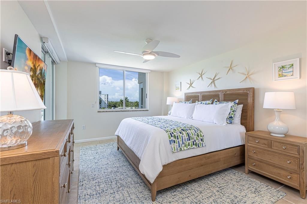 25 Bluebill Ave, Unit 301, Naples, FL 34108 Photo