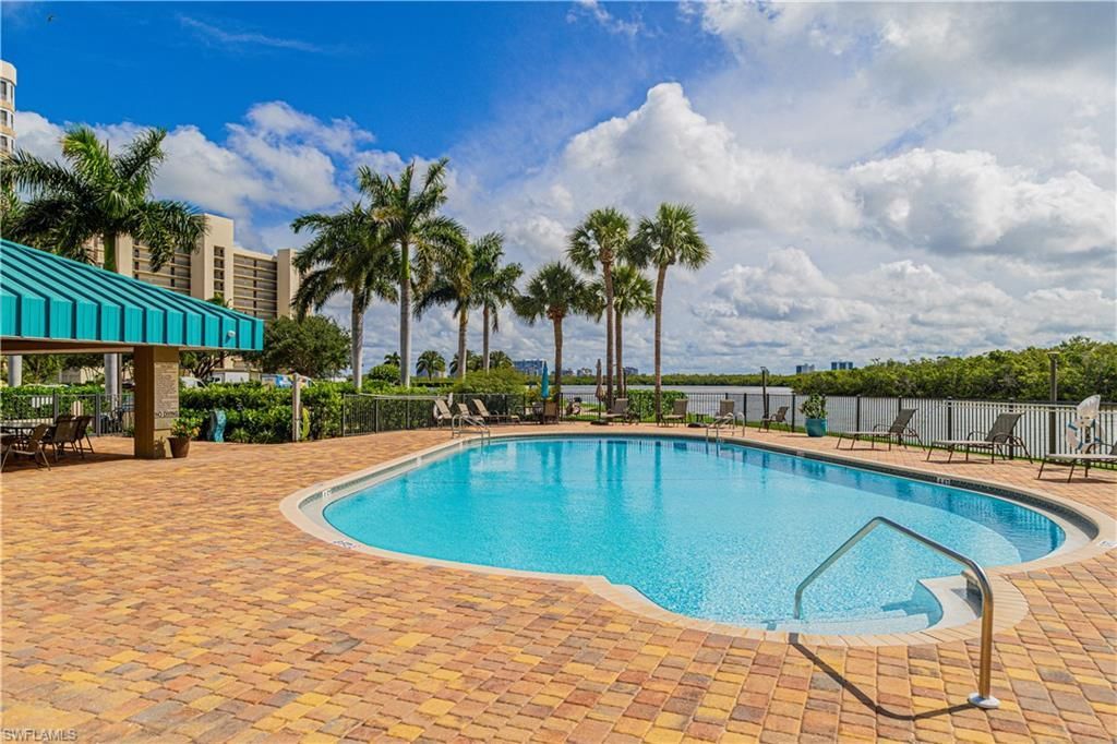 25 Bluebill Ave, Unit 301, Naples, FL 34108 Photo