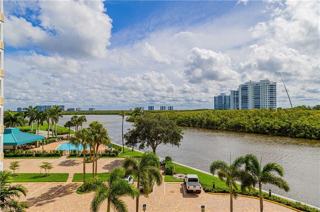 25 Bluebill Ave, Unit 301, Naples, FL 34108 Photo