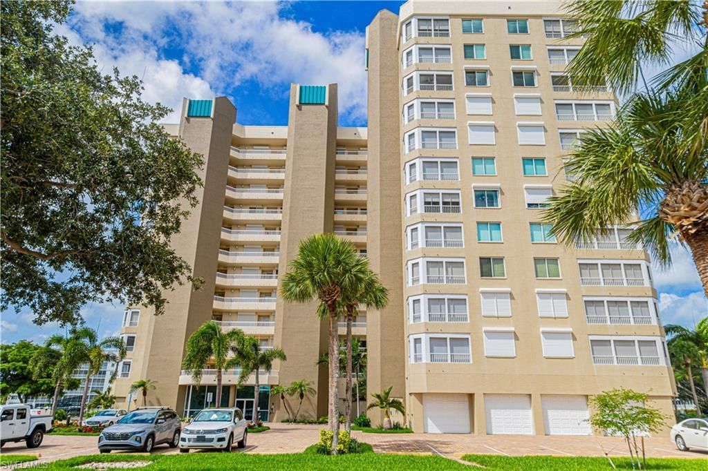 25 Bluebill Ave, Unit 301, Naples, FL 34108 Photo