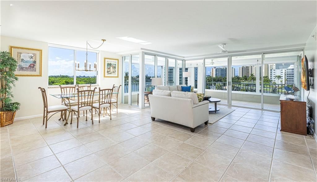 25 Bluebill Ave, Unit 301, Naples, FL 34108 Photo