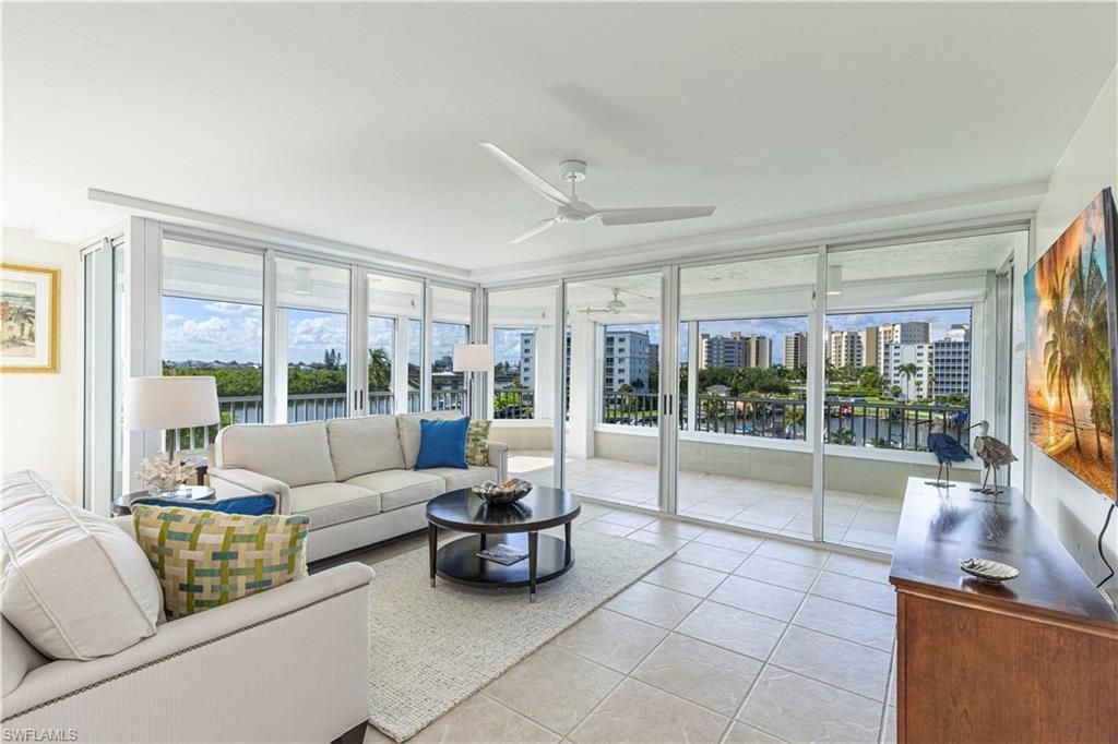 25 Bluebill Ave, Unit 301, Naples, FL 34108 Photo