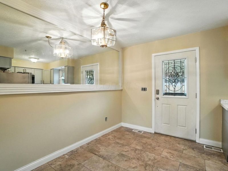 3828 Queen Anne Place, Unit B8, Grove City, OH 43123 Photo 11