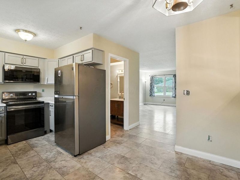 3828 Queen Anne Place, Unit B8, Grove City, OH 43123 Photo 12
