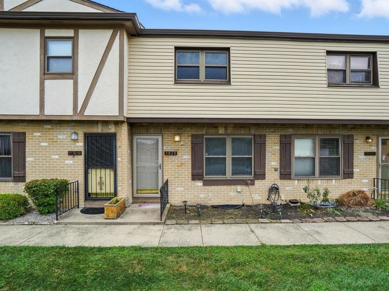 3828 Queen Anne Place, Unit B8, Grove City, OH 43123 Photo 2