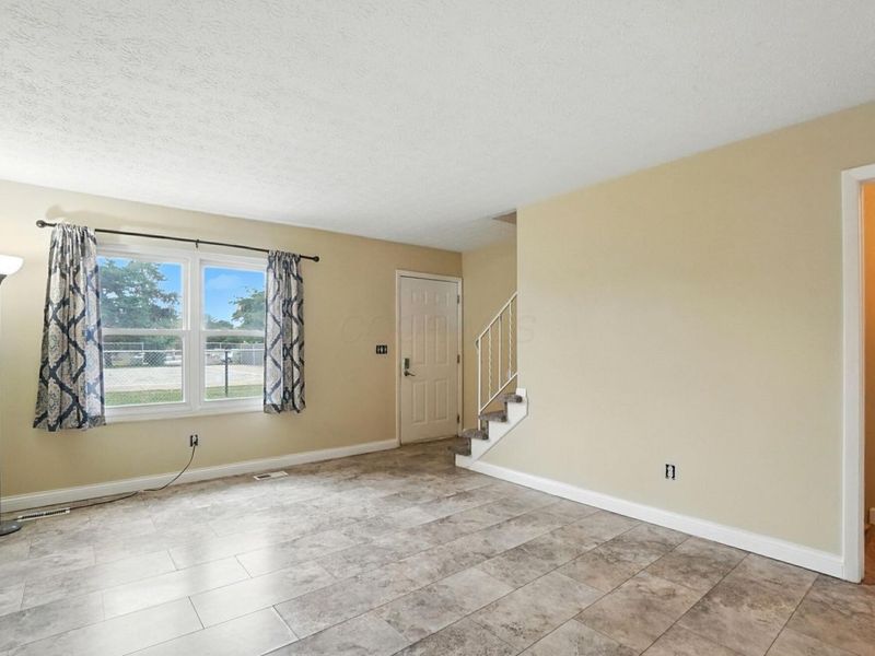 3828 Queen Anne Place, Unit B8, Grove City, OH 43123 Photo 3