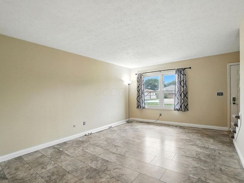 3828 Queen Anne Place, Unit B8, Grove City, OH 43123 Photo 4
