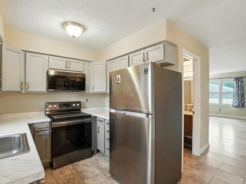 3828 Queen Anne Place, Unit B8, Grove City, OH 43123 Photo 7