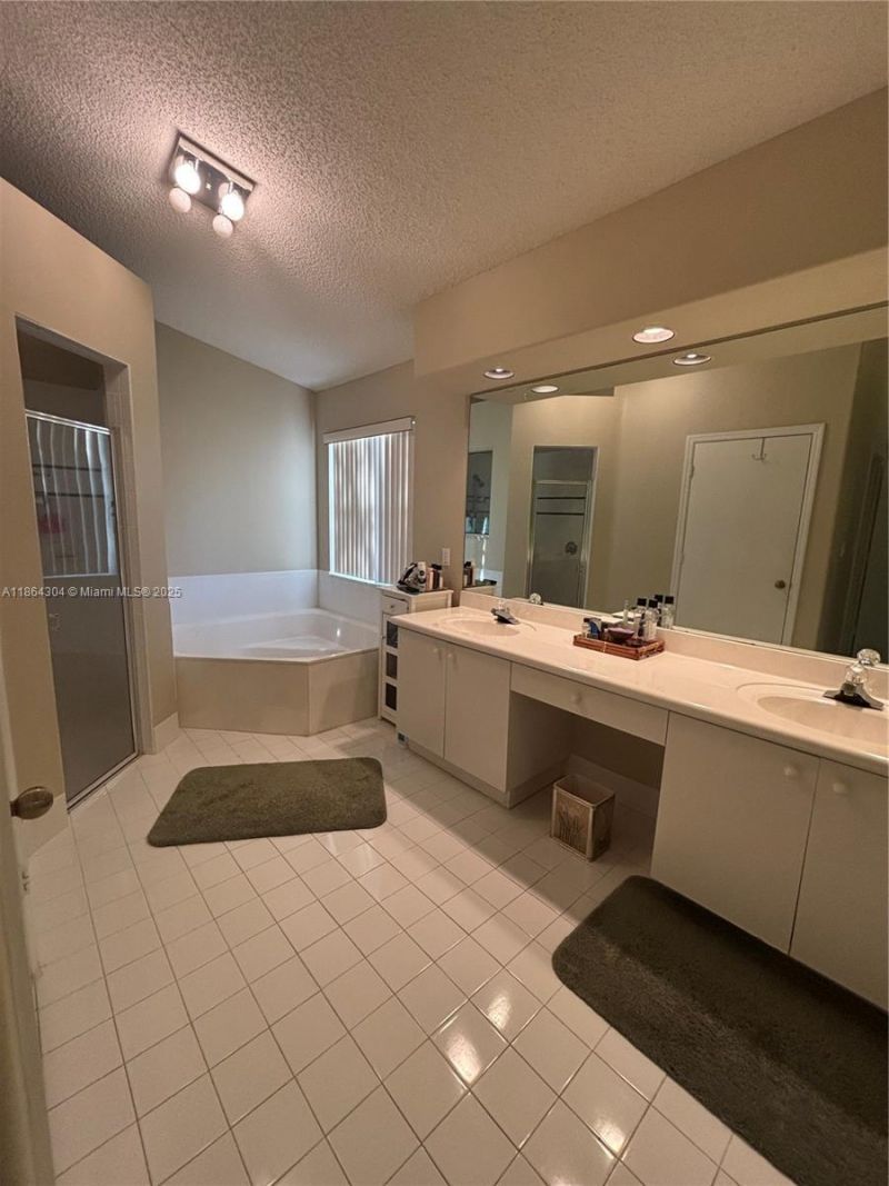 18581 NW 23rd St, Pembroke Pines, FL 33029 Photo