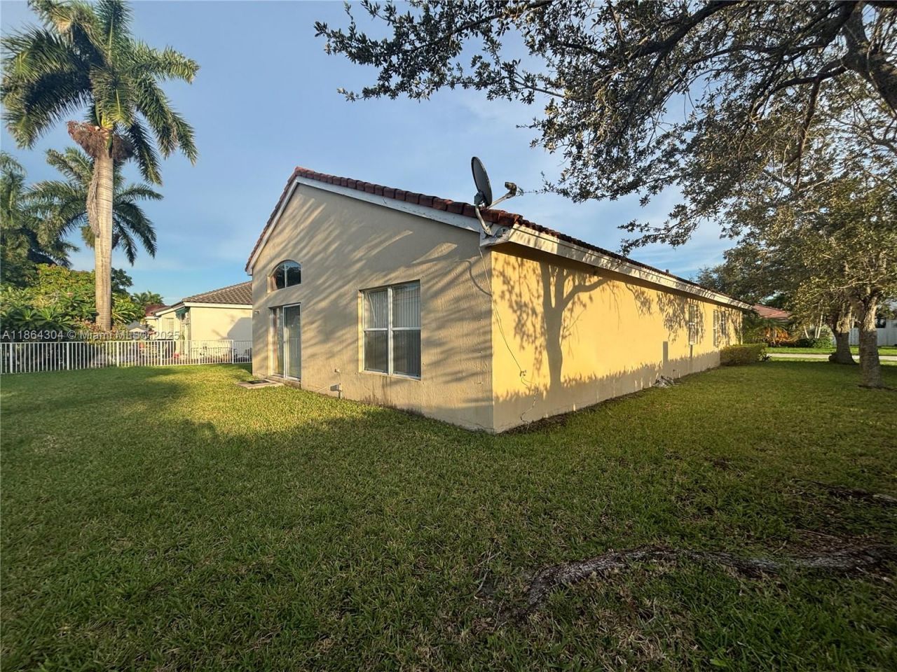 18581 NW 23rd St, Pembroke Pines, FL 33029 Photo