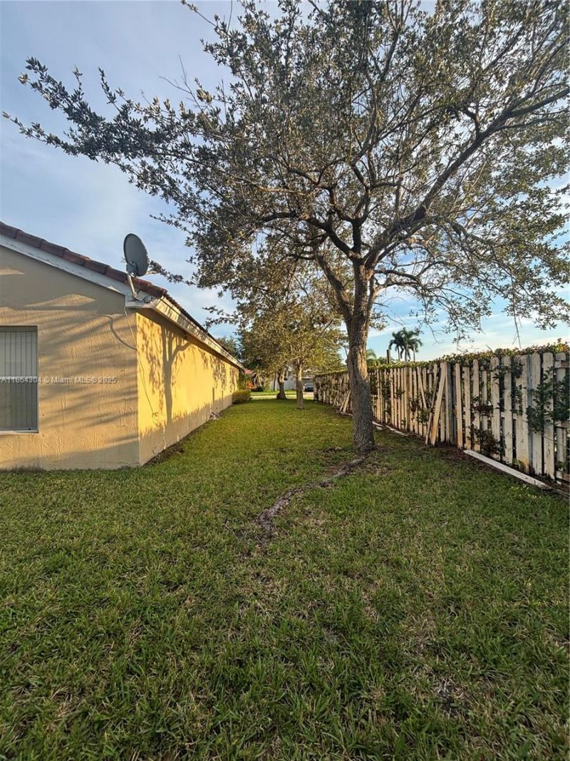 18581 NW 23rd St, Pembroke Pines, FL 33029 Photo