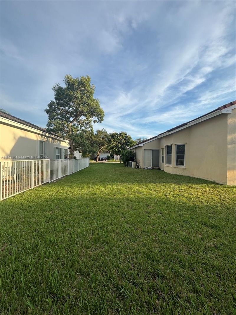 18581 NW 23rd St, Pembroke Pines, FL 33029 Photo