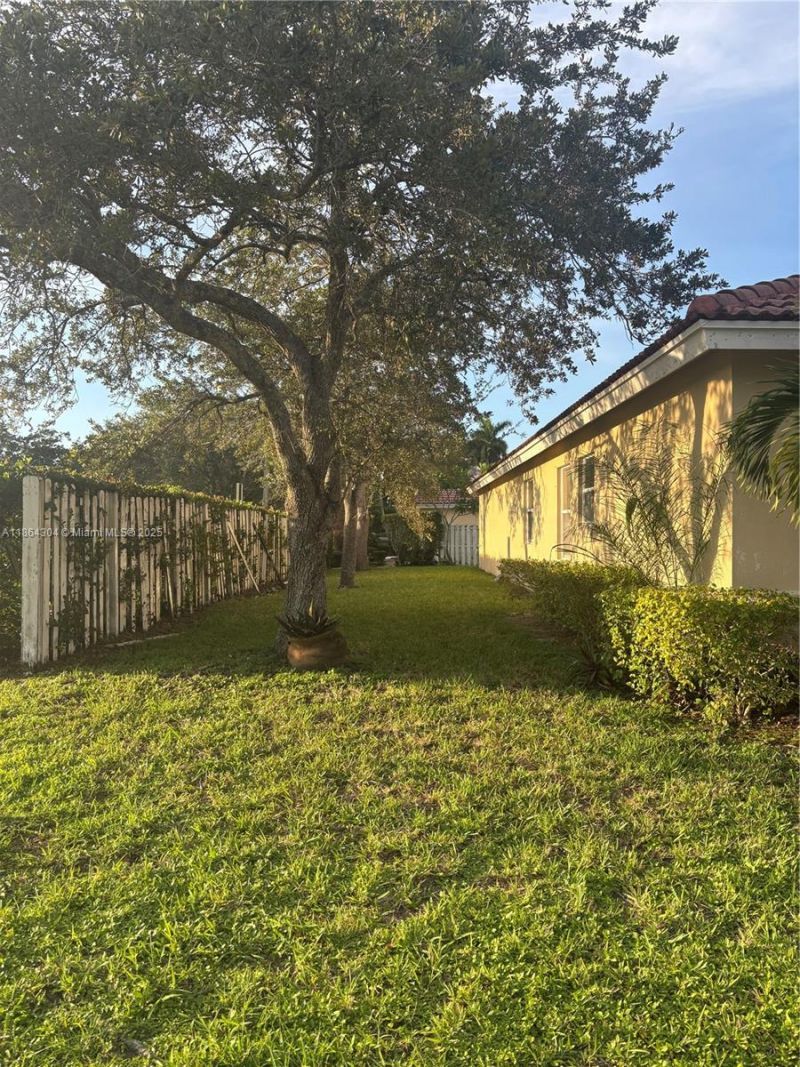 18581 NW 23rd St, Pembroke Pines, FL 33029 Photo