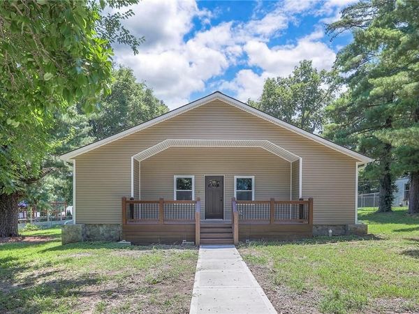 735 E Devon Street, Independence, MO 64055