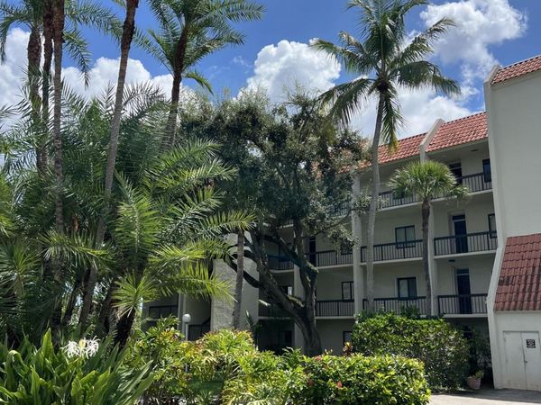 3050 Presidential Way, Unit 403, West Palm Beach, FL 33401