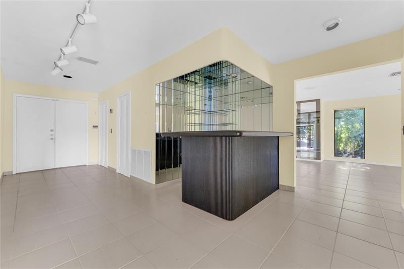 21180 Juego Circle, Unit 18a, Boca Raton, FL 33433 Photo