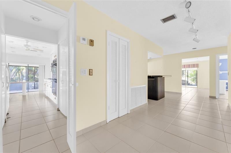 21180 Juego Circle, Unit 18a, Boca Raton, FL 33433 Photo