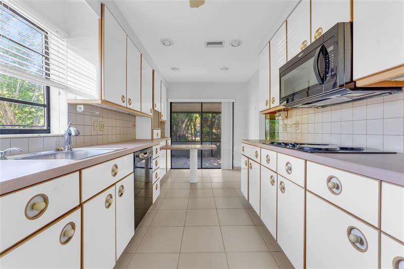 21180 Juego Circle, Unit 18a, Boca Raton, FL 33433 Photo