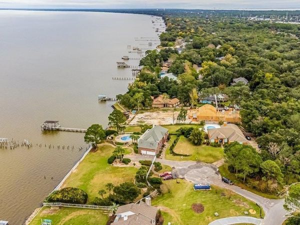 1671 Paradise Cove Ct, Gulf Breeze, FL 32563