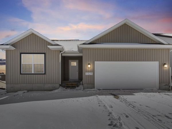 3325 Lincolnshire Road, Waterloo, IA 50701