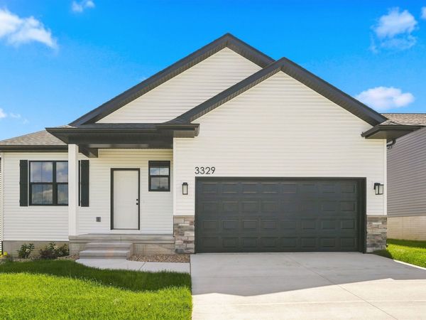 3329 Lincolnshire Road, Waterloo, IA 50701