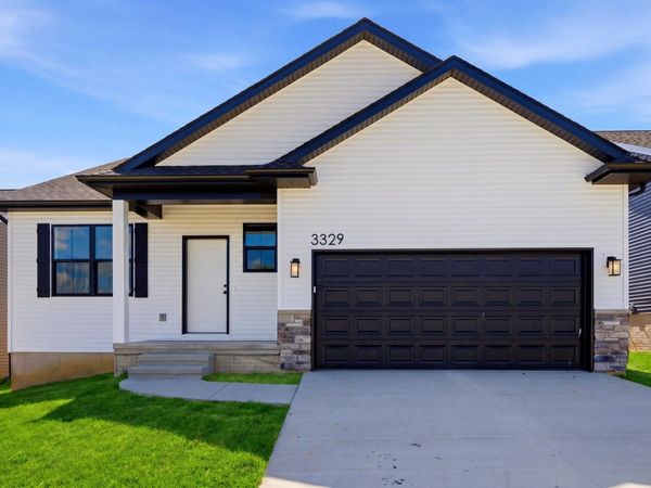 3329 Lincolnshire Road, Waterloo, IA 50701