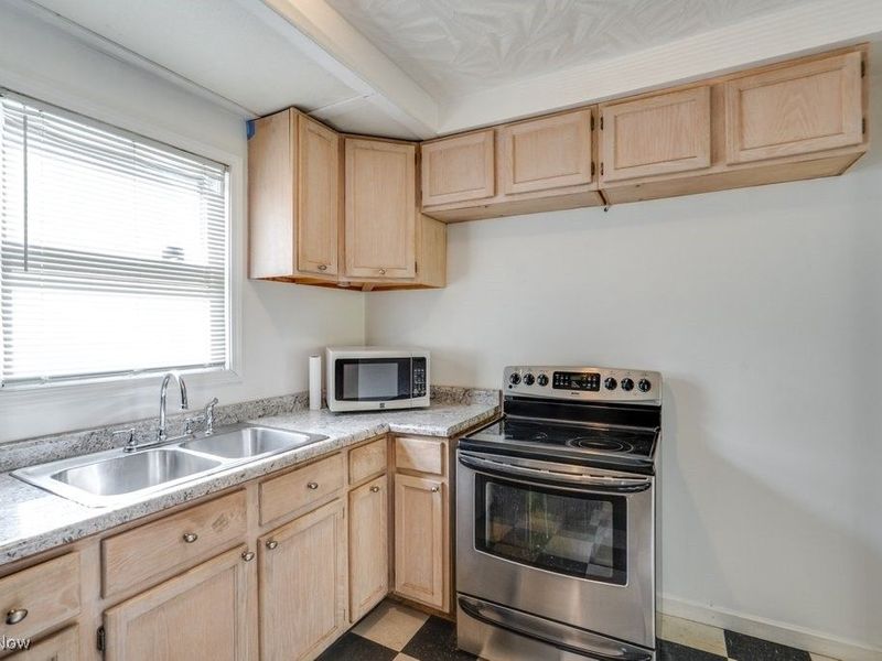 447 Cuyahoga Street, Akron, OH 44310 Photo 9