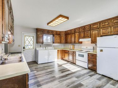 105 10th Street NW, Plainview, MN 55964