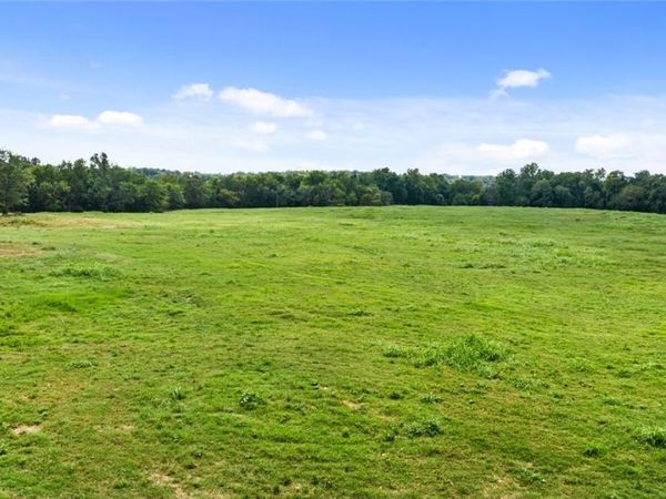 19800 Dawn Hill East Road, Gentry, AR 72734