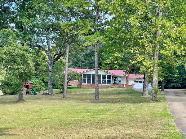 601 Parrott Drive, Huntsville, AR 72740