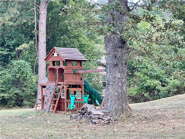 601 Parrott Drive, Huntsville, AR 72740