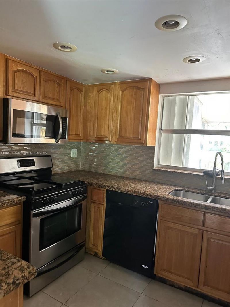 11208 SW 67th Ter, Miami, FL 33173 Photo