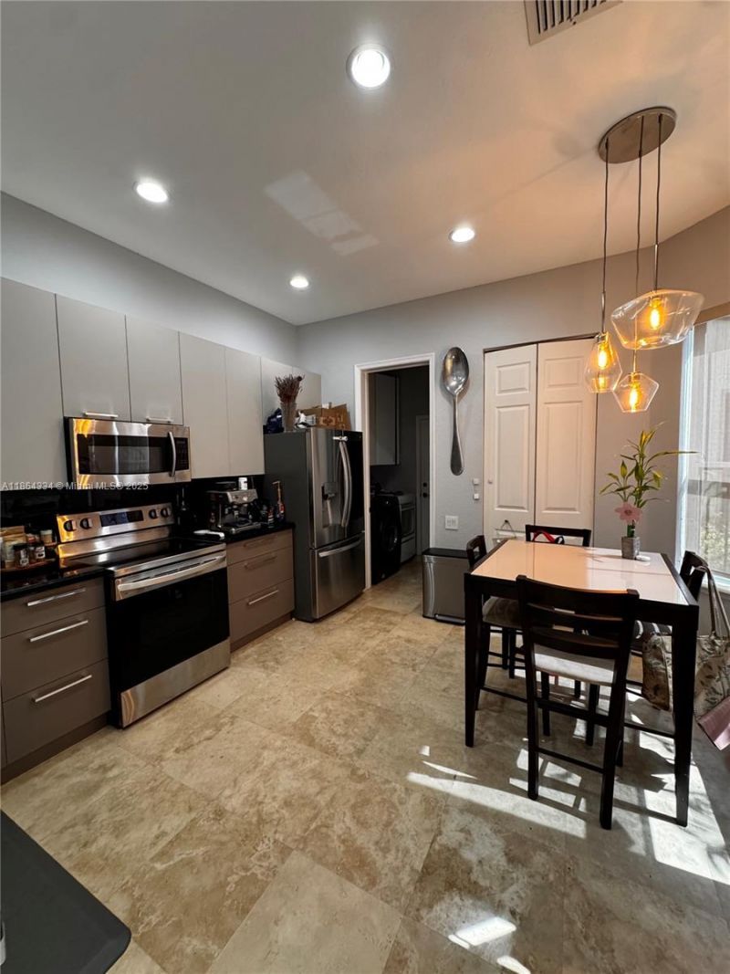 876 W Spinnaker Dr W, Hollywood, FL 33019 Photo