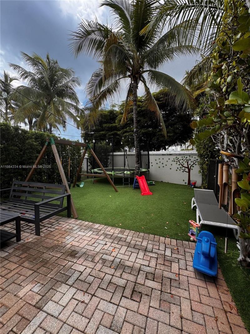 876 W Spinnaker Dr W, Hollywood, FL 33019 Photo