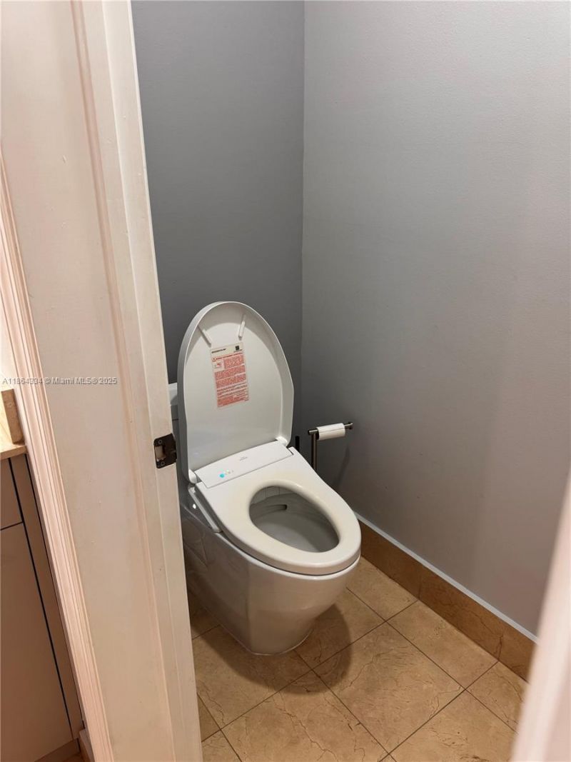 876 W Spinnaker Dr W, Hollywood, FL 33019 Photo