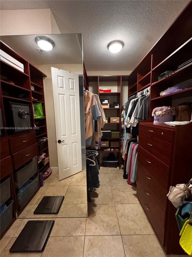 876 W Spinnaker Dr W, Hollywood, FL 33019 Photo