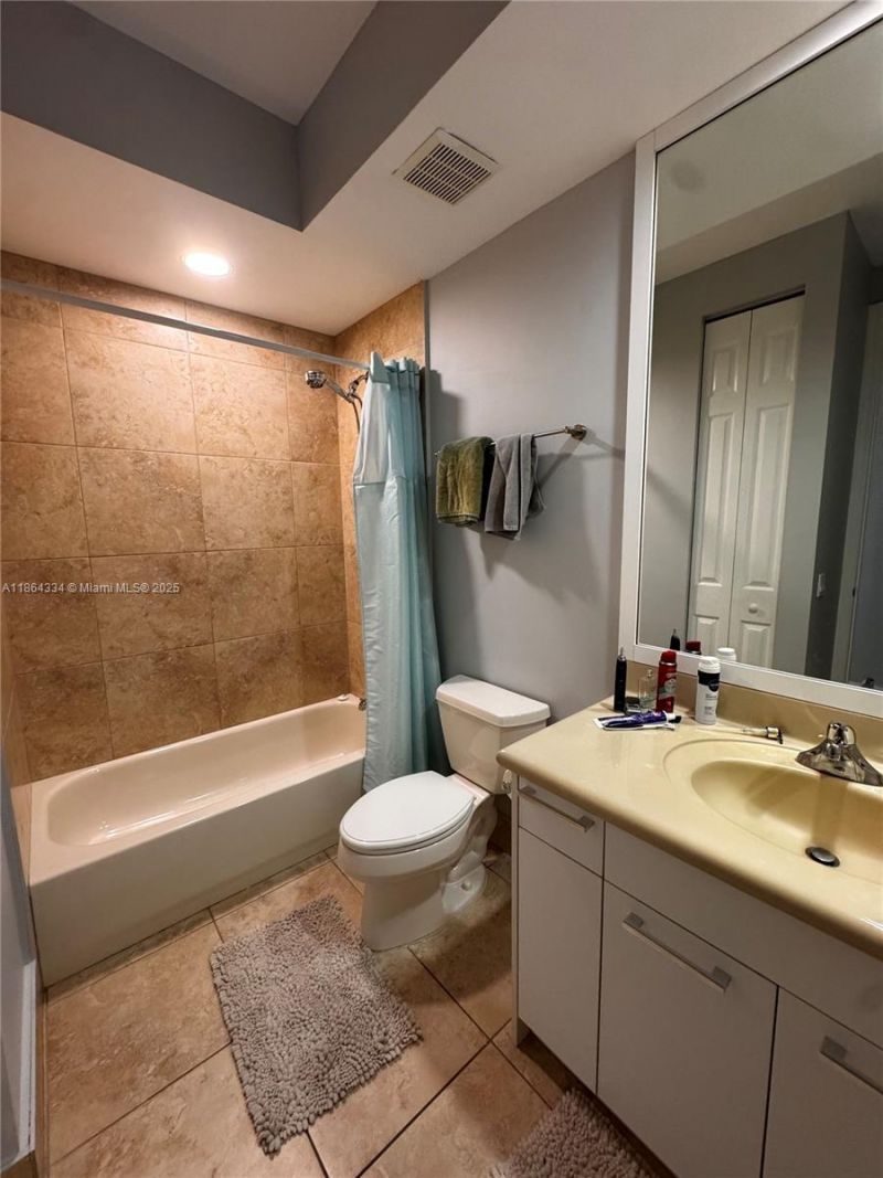 876 W Spinnaker Dr W, Hollywood, FL 33019 Photo